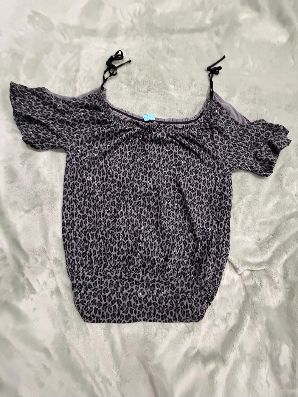 Express Cold-Shoulder Leopard Print Crop Top in Gray